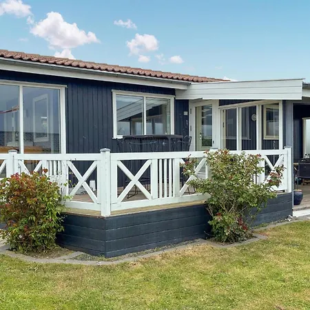 1 Bedroom Awesome In Holiday home *