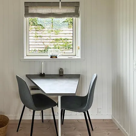 1 Bedroom Awesome In *